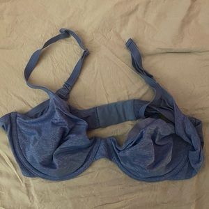 2 victoria secret unpapeded bras